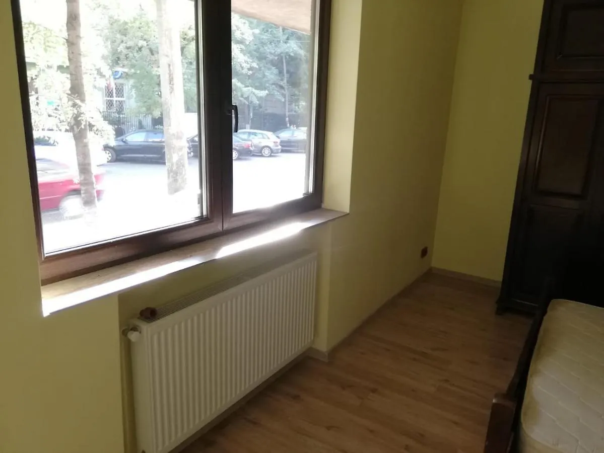 Central Bucureşti 0*,  România